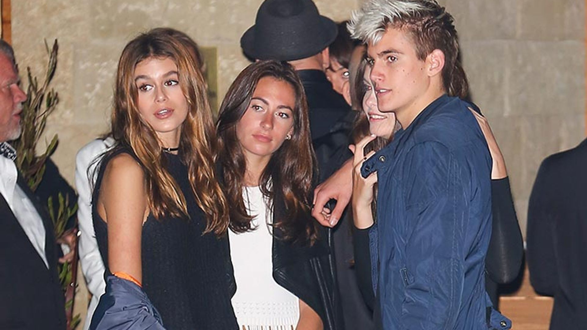 ¡A la conquista de Malibú!: Kaia y Presley Gerber presumen de estilo