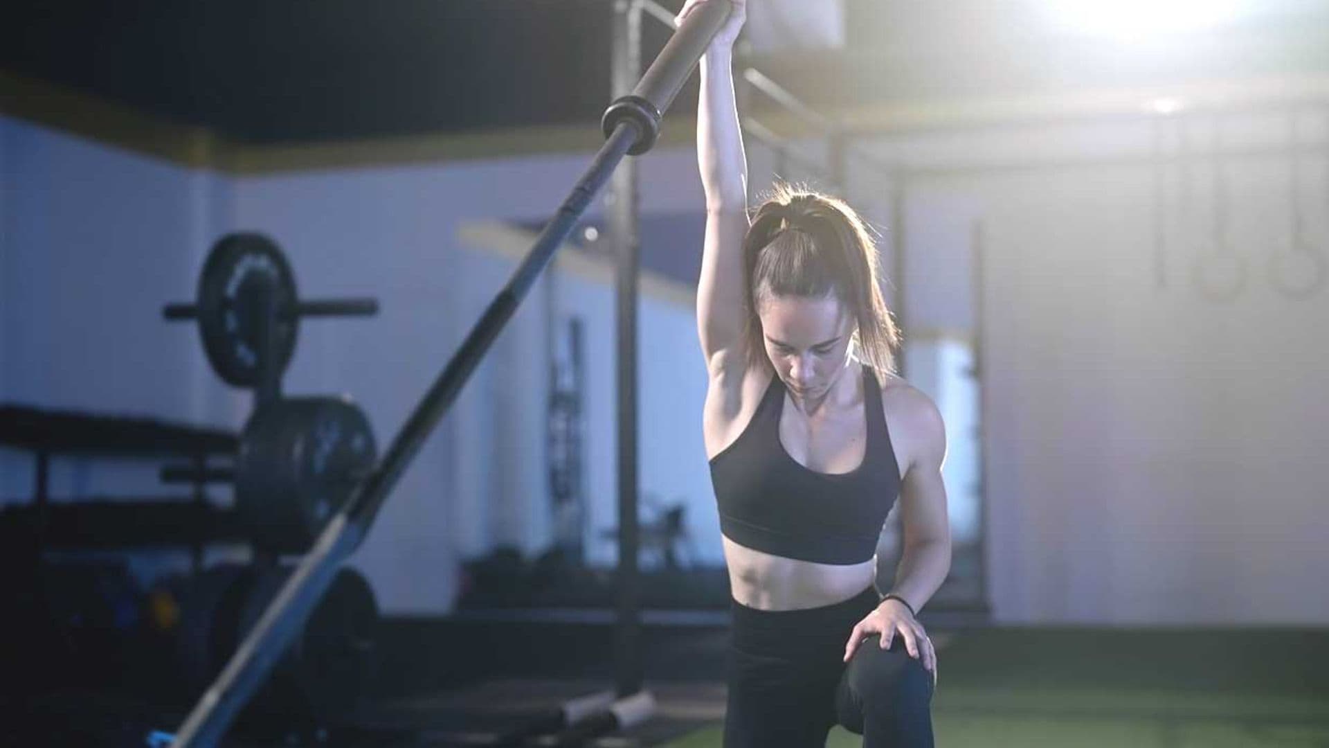 Los 3 ejercicios básicos con barra landmine que aumentan la masa muscular y tonifican tu cuerpo