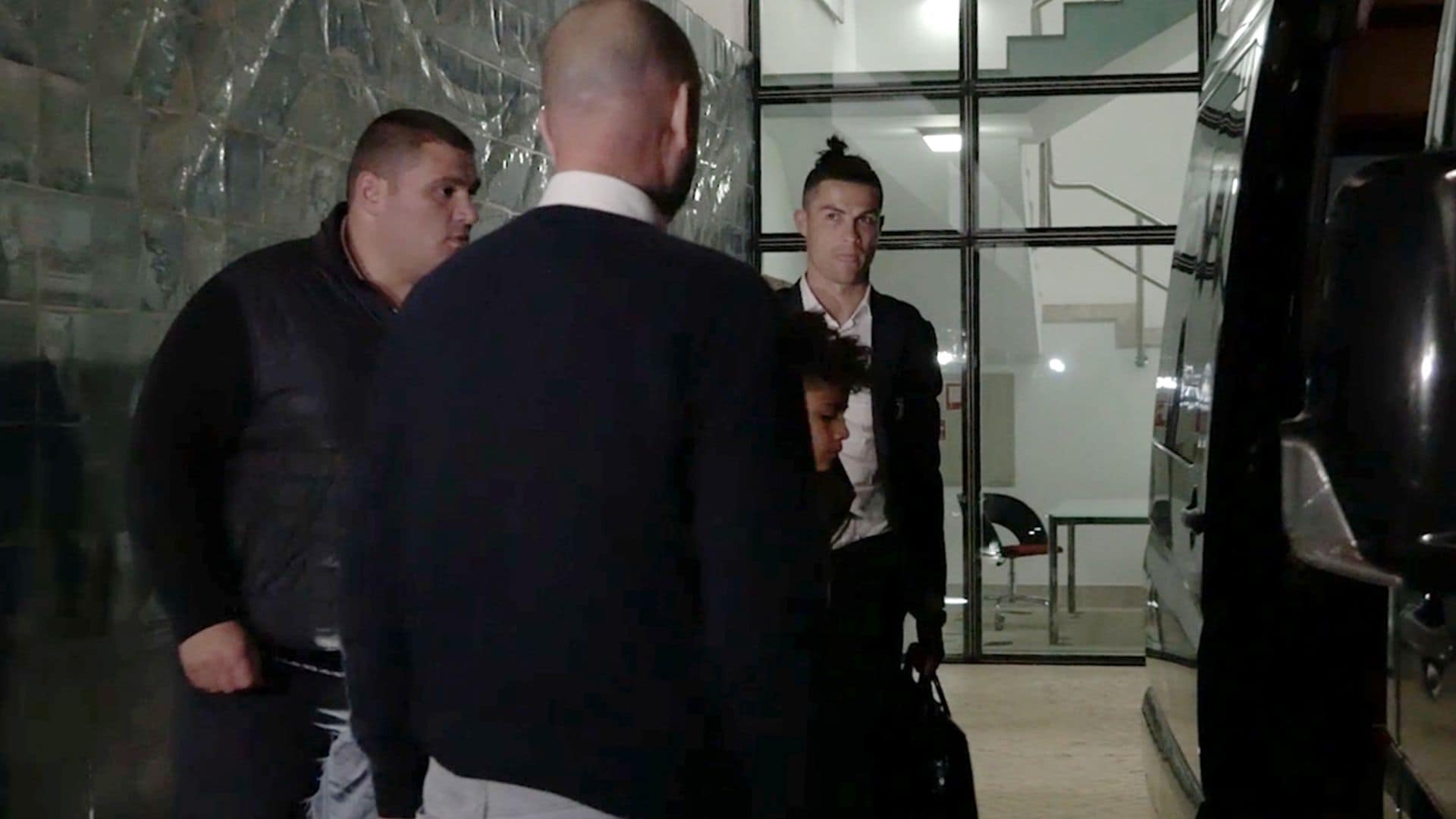 Cristiano Ronaldo regresa a Madeira con su familia para estar junto a su madre en el hospital