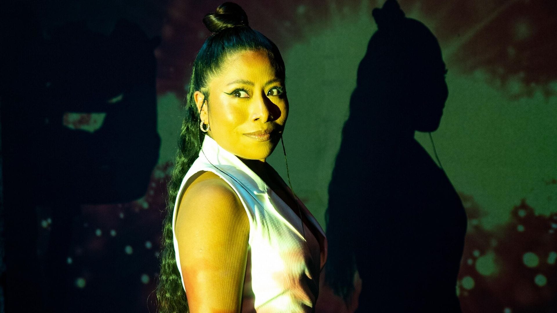 Yalitza Aparicio sorprende con arriesgado ‘look’ en exclusiva fiesta en Ciudad de México