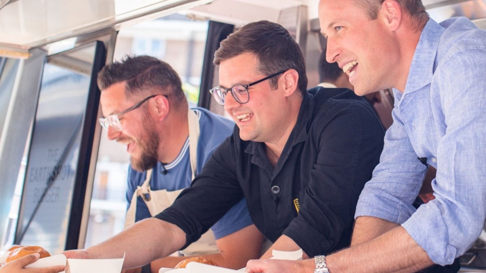 ¿Te imaginas al Príncipe William trabajando en un food truck?