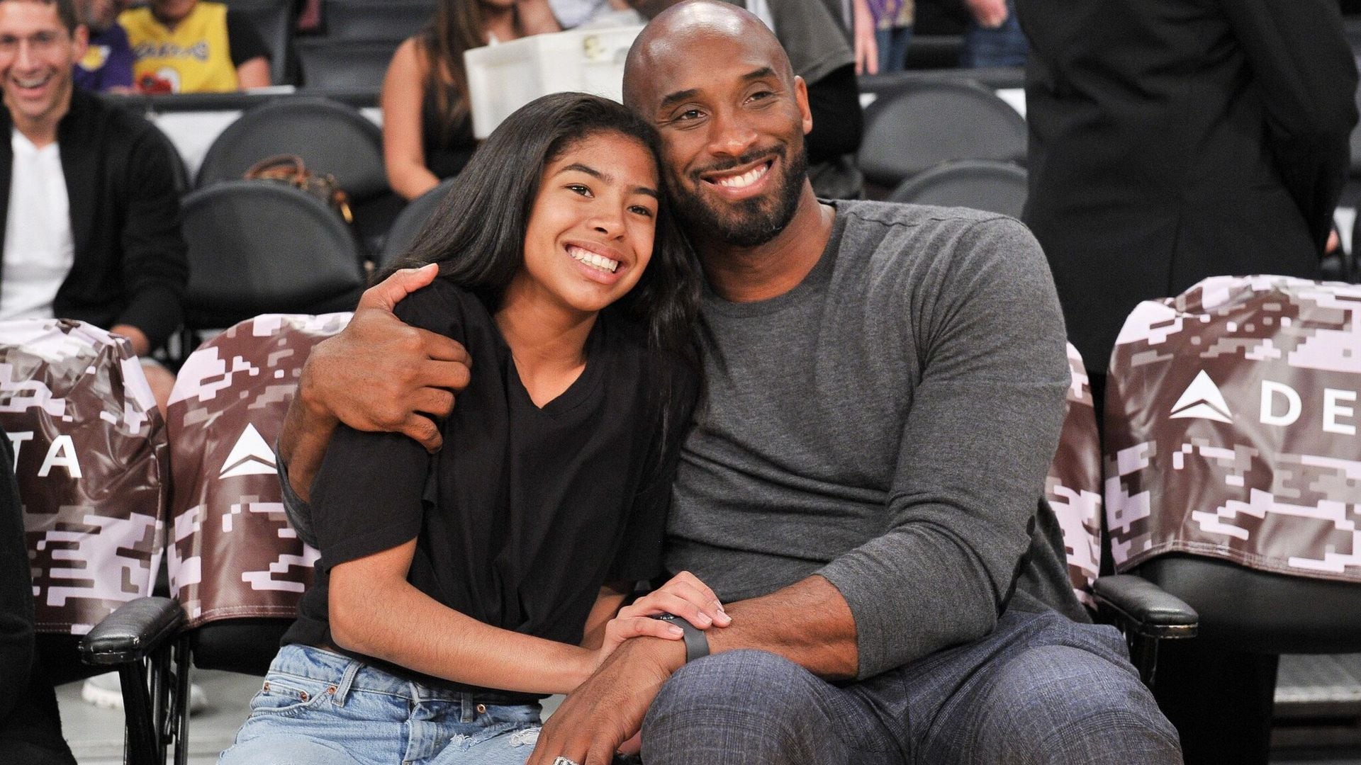 celebrities at the los angeles lakers game