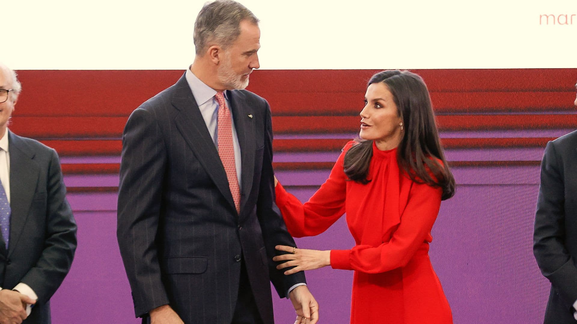 La curiosa anécdota protagonizada por los reyes Felipe y Letizia, ¿qué está ocurriendo en esta imagen?