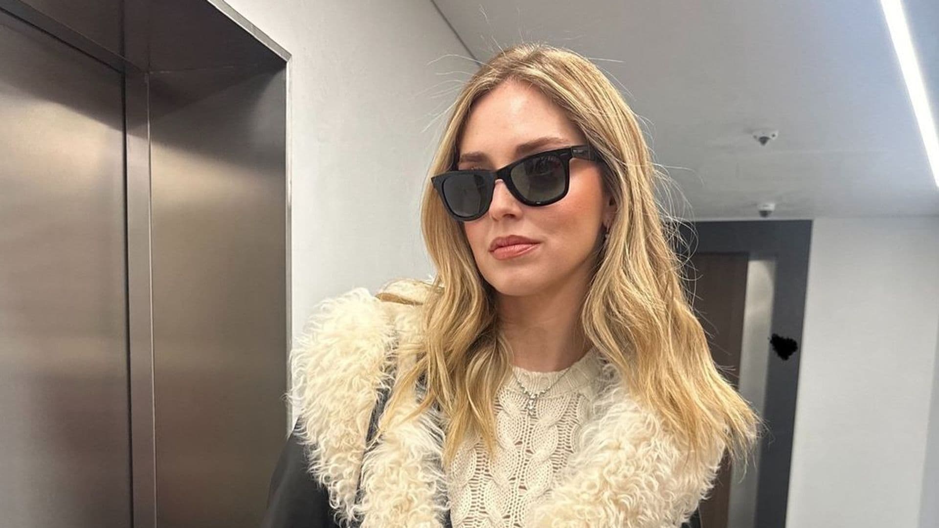 Chiara Ferragni estrena el abrigo 'Penny Lane' que este otoño transforma los looks básicos en especiales