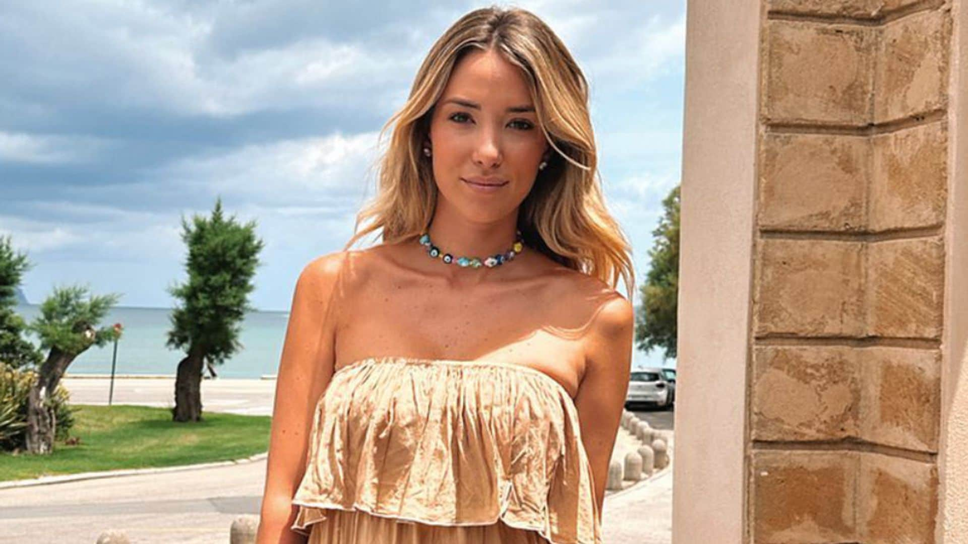 Alice Campello sorprende en Capri con el el vestido romántico de flores que llevaría Jennifer Lopez