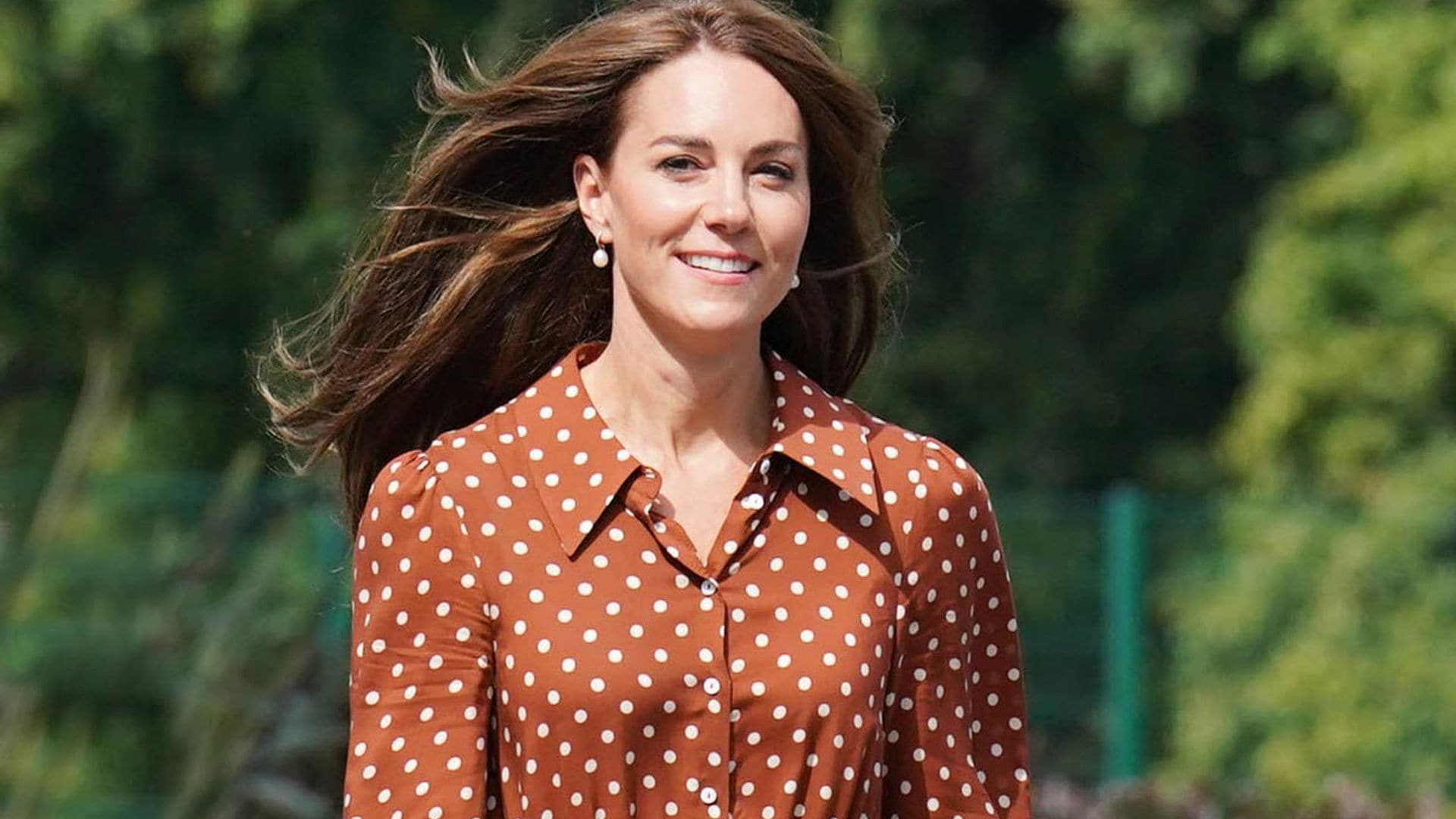 Kate Middleton inaugura el curso con un nuevo vestido de lunares que no es como los demás