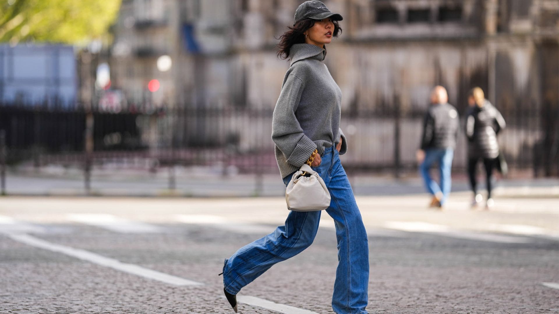 ¿Buscas unos vaqueros diferentes para tus camisetas básicas? Atrévete con la tendencia 'patchwork'