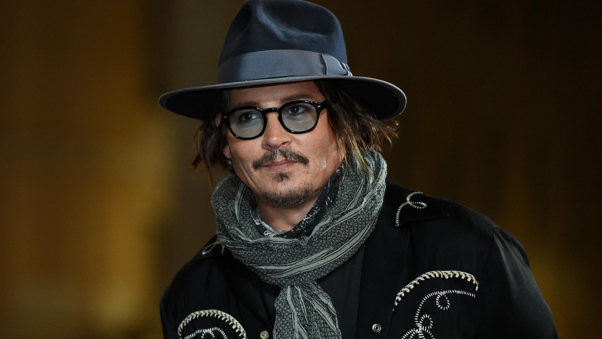 Johnny Depp reaparece con nuevo look: sin barba ni bigote