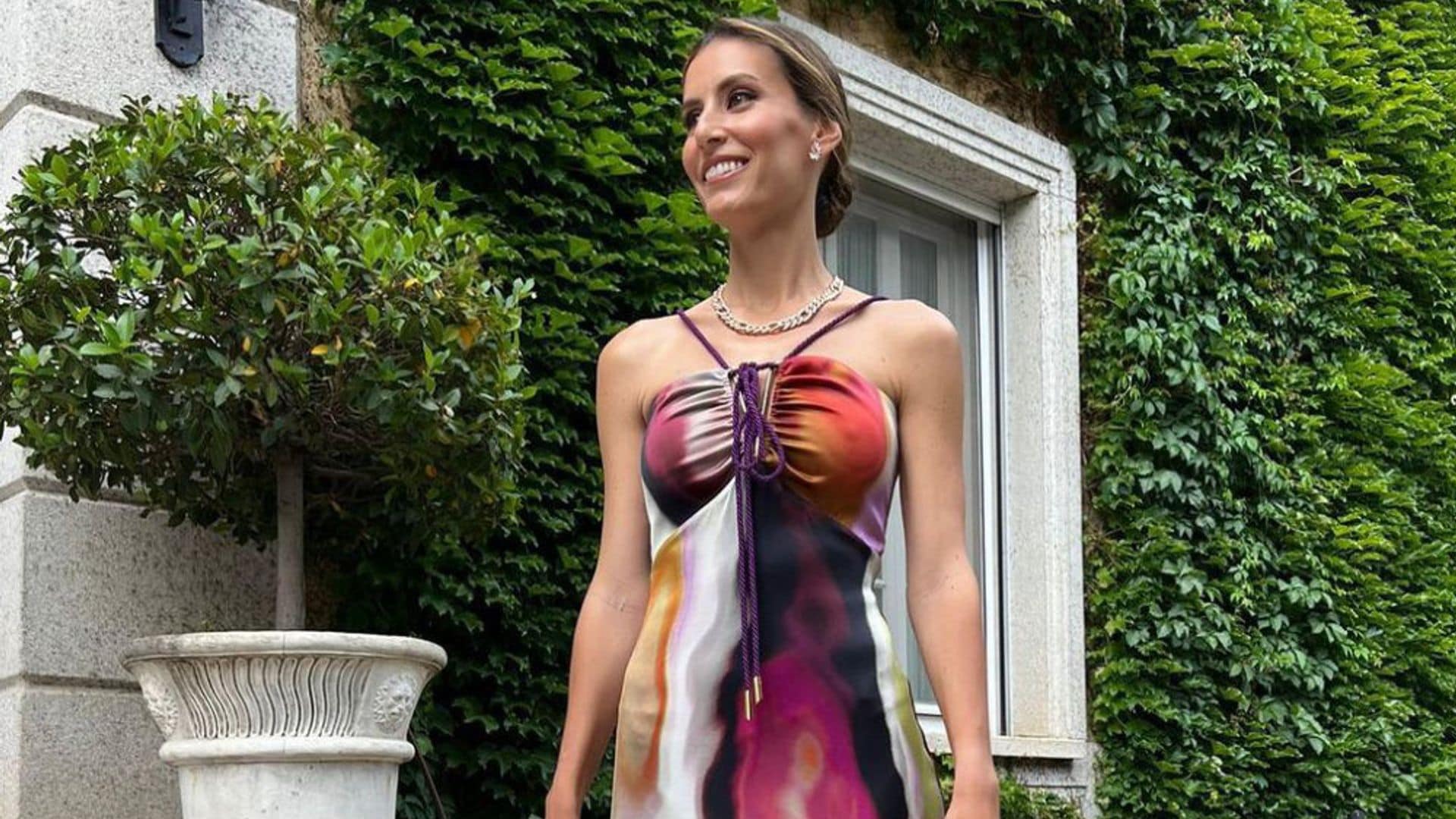 El truco de Ana Boyer para elegir el vestido de invitada que más favorece a las chicas con silueta recta