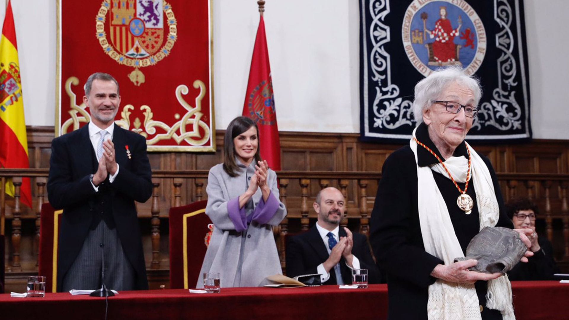 Los Reyes entregan el Premio Cervantes a la poeta uruguaya Ida Vitale