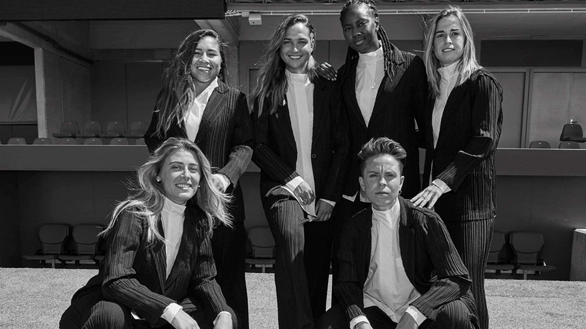 El fútbol está de moda: Adolfo Domínguez y las jugadoras del Atlético de Madrid hacen equipo