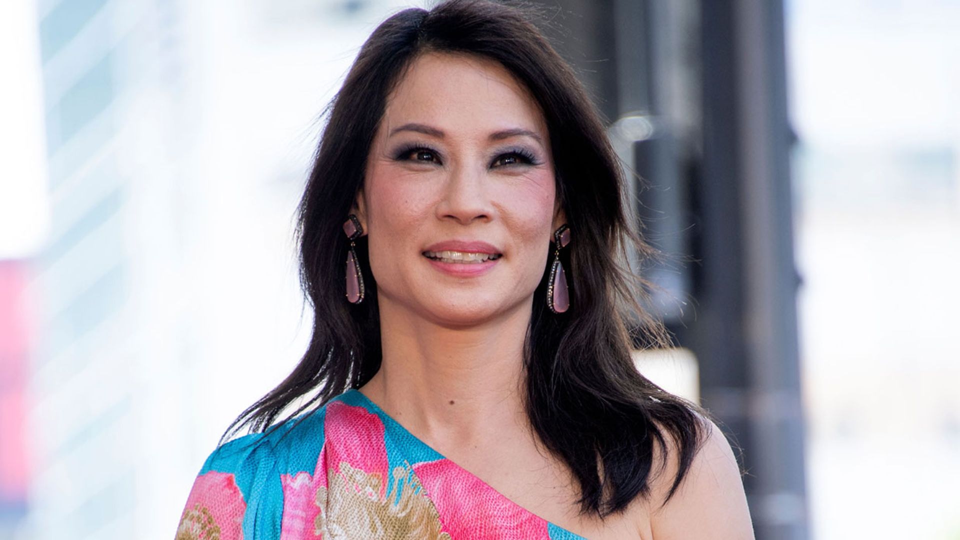 Lucy Liu cambia de look y se apunta al corte de moda esta temporada