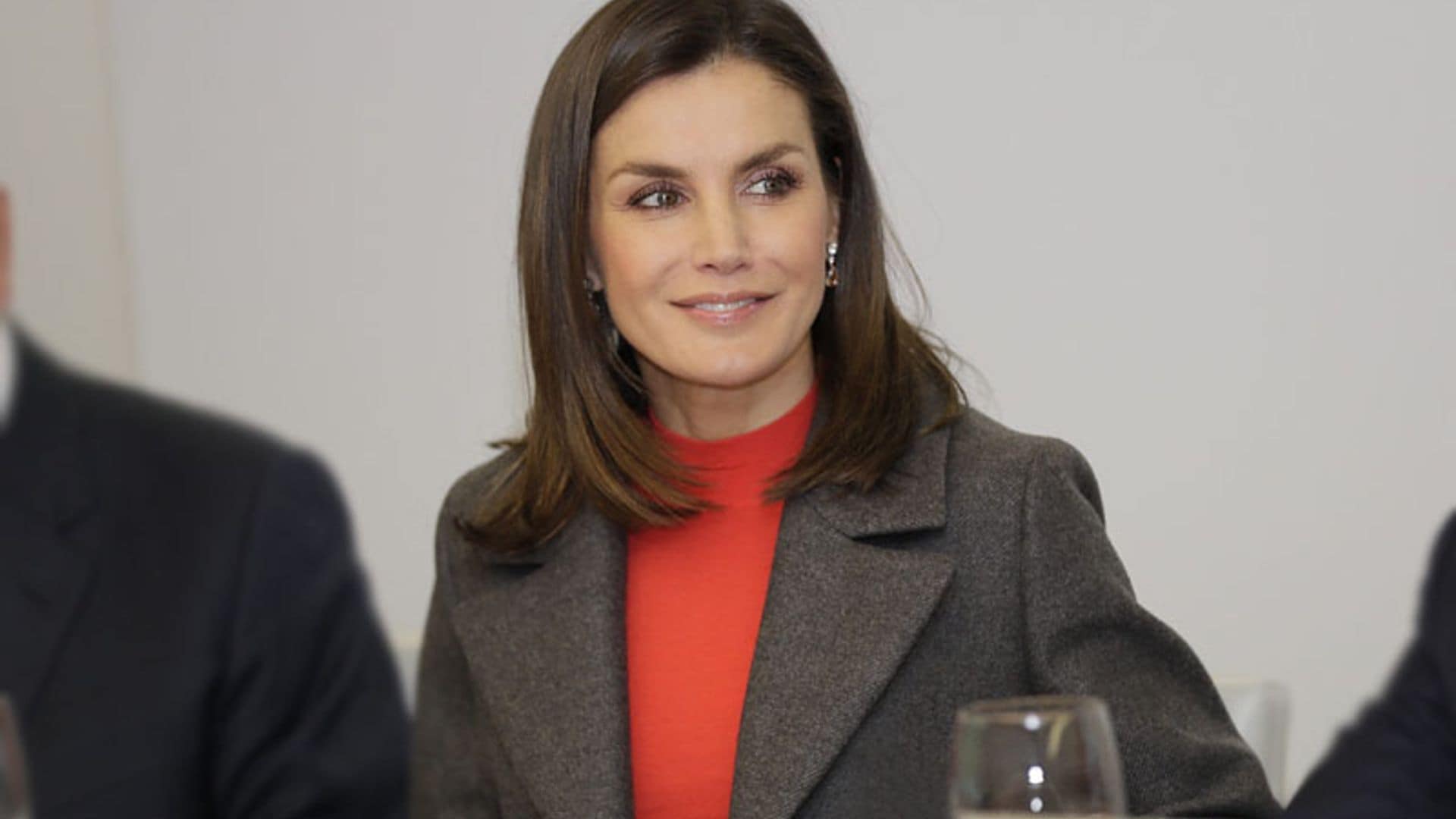 El de Kylie Jenner y otros abrigos llamativos que doña Letizia ha reciclado en 2018