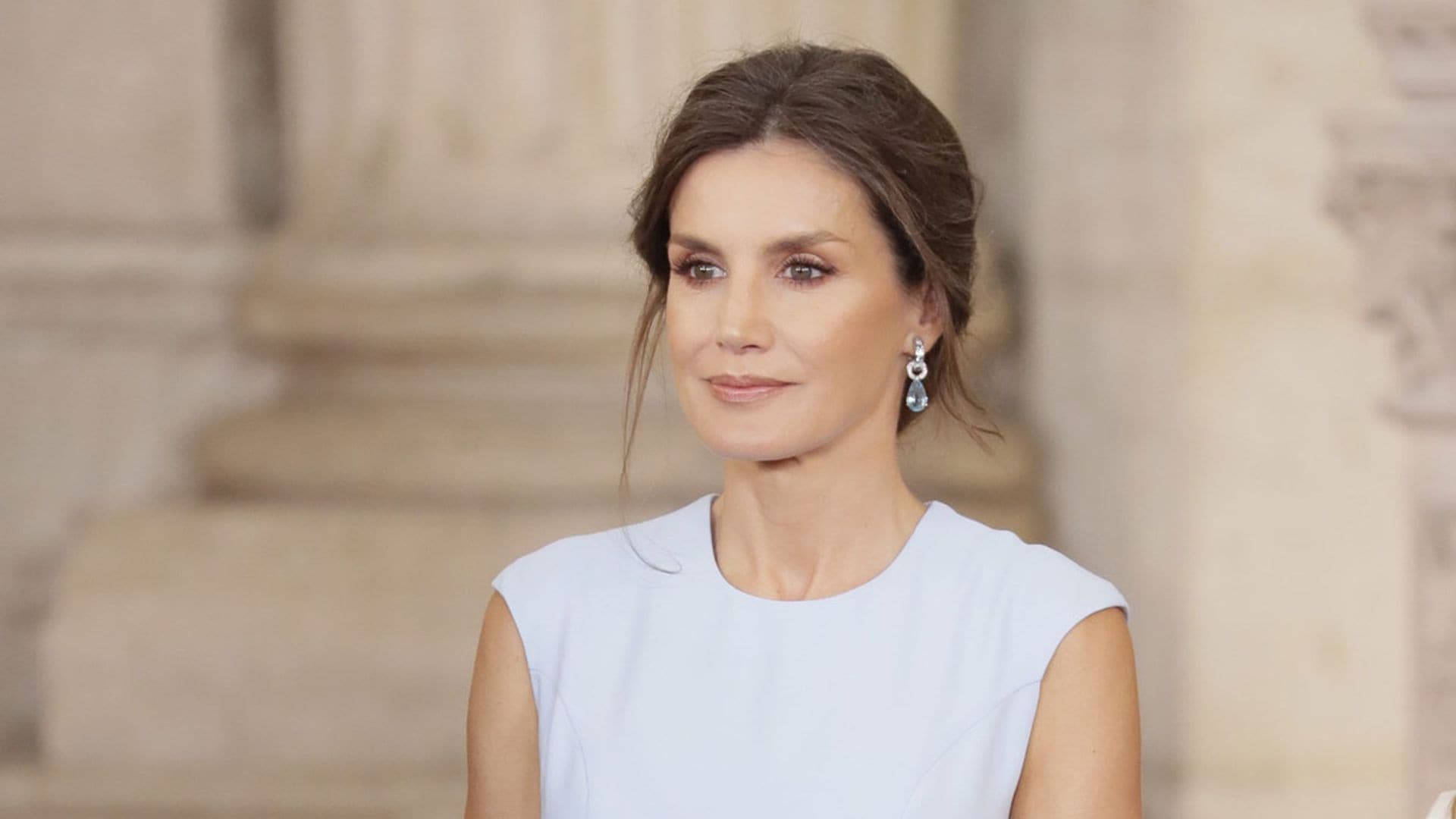 El estreno de doña Letizia: 5 años de evolución en un vestido azul