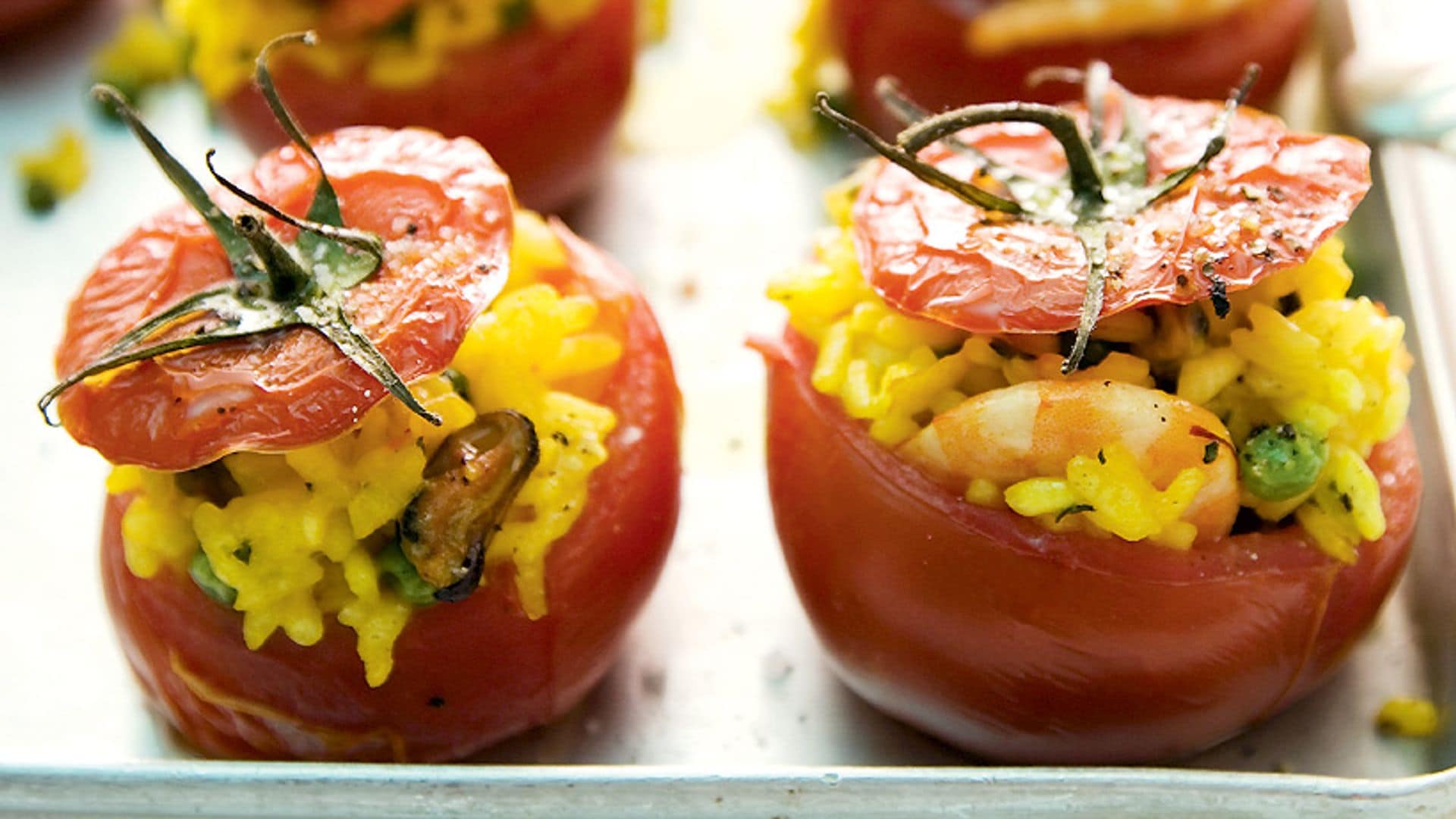 Tomate relleno de arroz con marisco