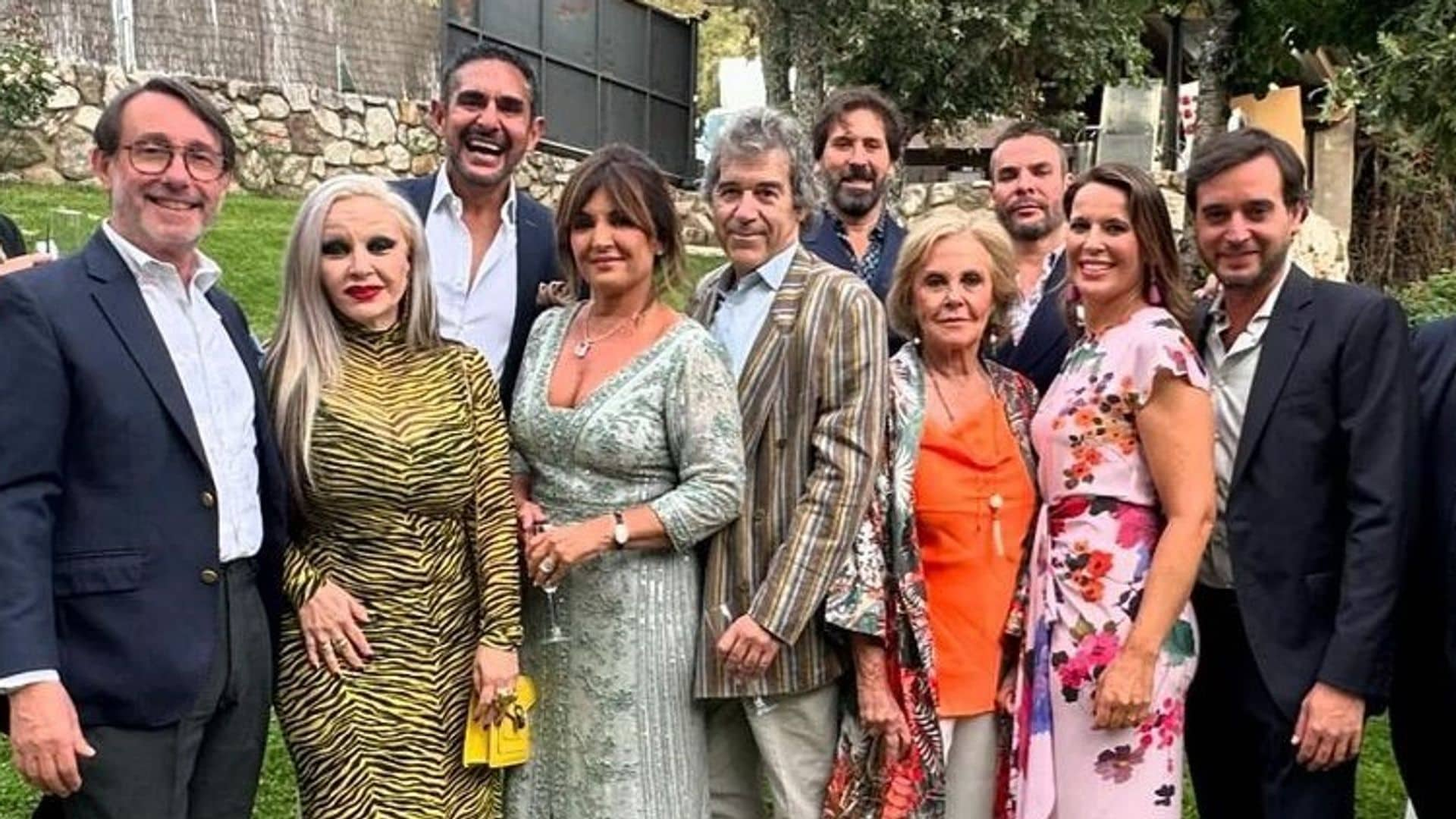 Beatriz Cortázar abre el álbum de fotos de su boda: del baile con su marido a todos los ilustres invitados