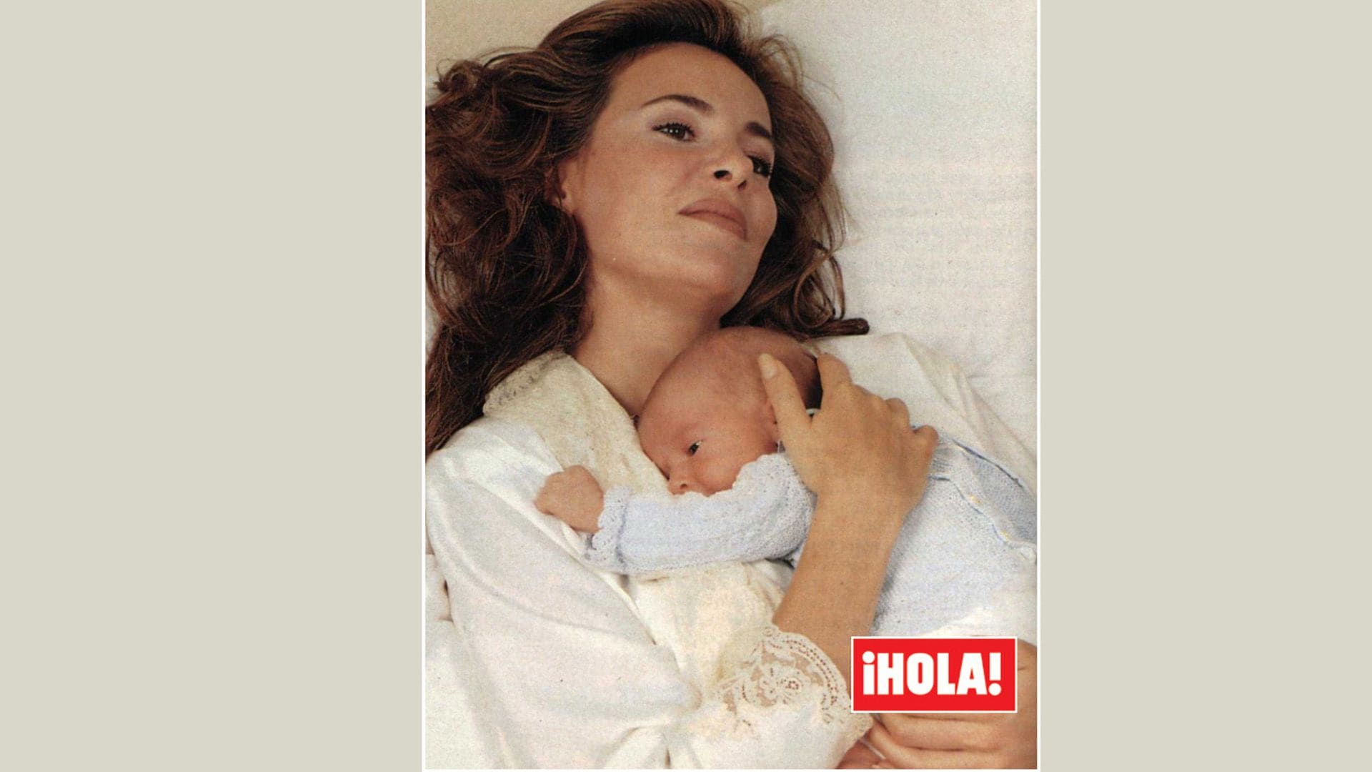 Recordamos el reportaje de ¡HOLA! al que pertenece la 'foto favorita' de Ana Obregón con su hijo