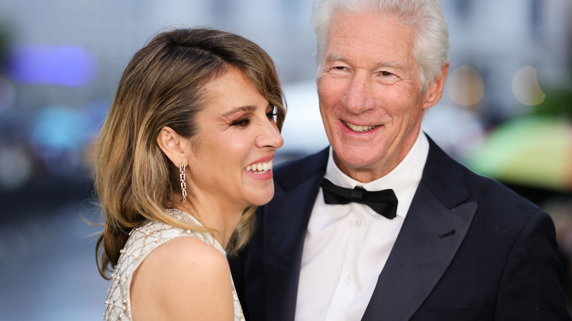 Alejandra y Richard Gere, diez años juntos y un posado digno de película