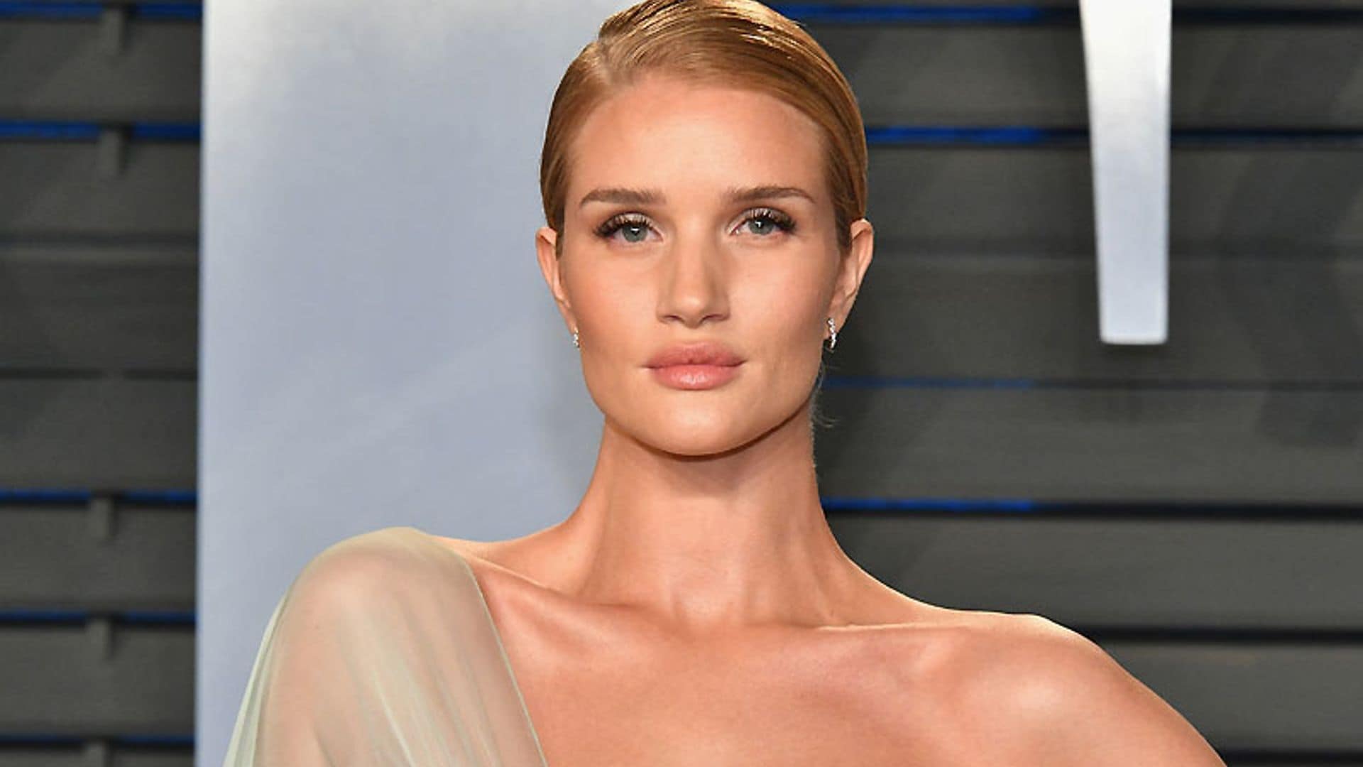 Una crema de farmacia entre los cosméticos favoritos de Rosie Huntington-Witheley