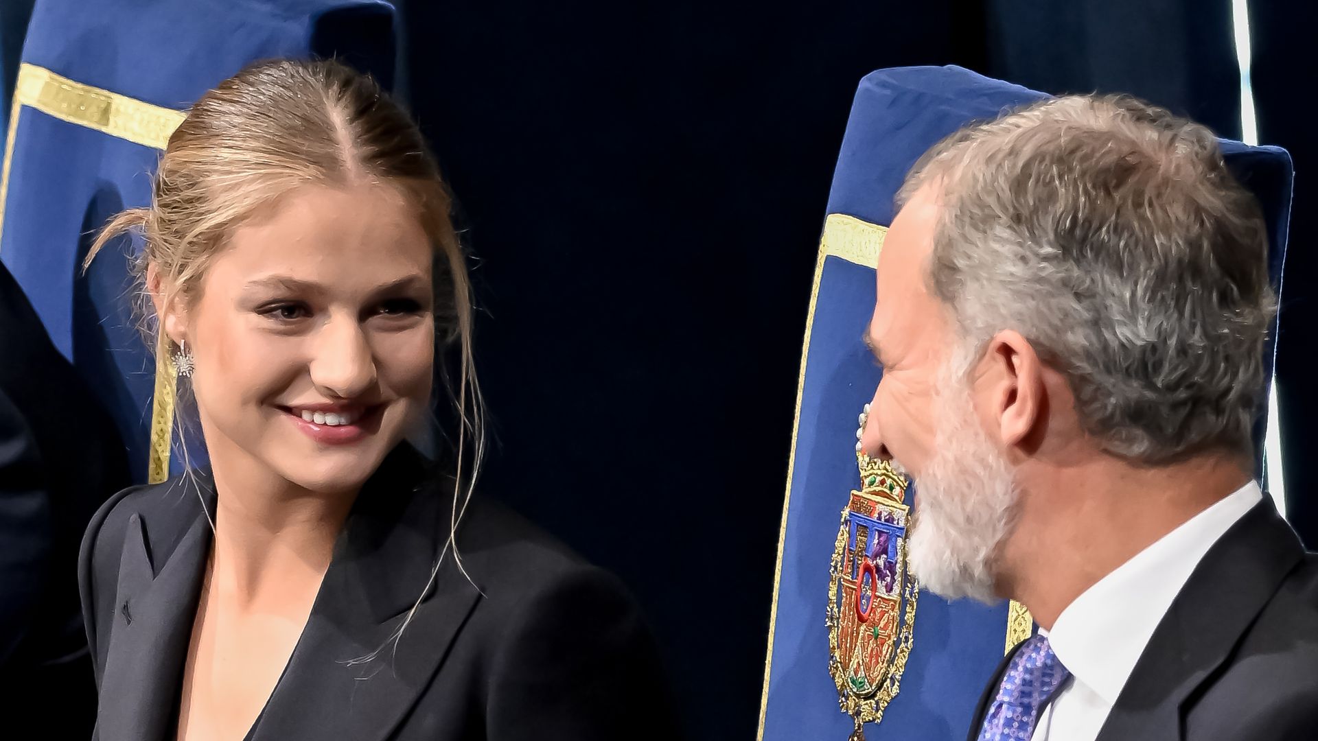 El abrazo que no se ha visto entre el rey Felipe y la princesa Leonor con el que se cierra un capítulo