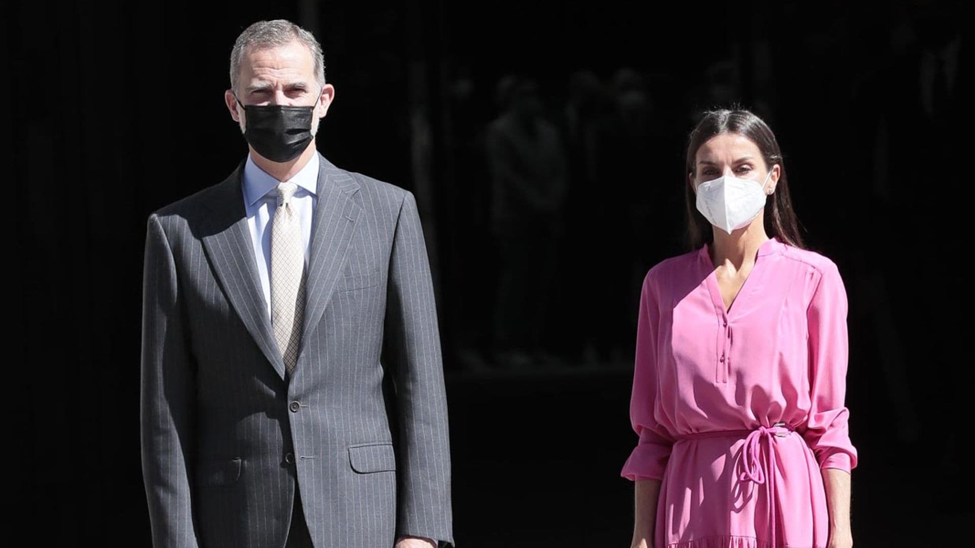 Los reyes Felipe y Letizia se sumergen en el universo berlanguiano