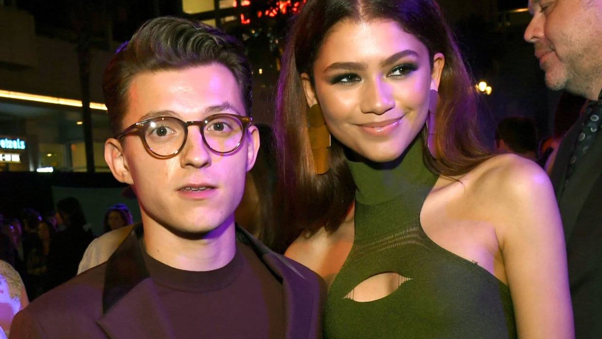 ¡Sorpresa! Zendaya y Tom Holland, fotografiados besándose