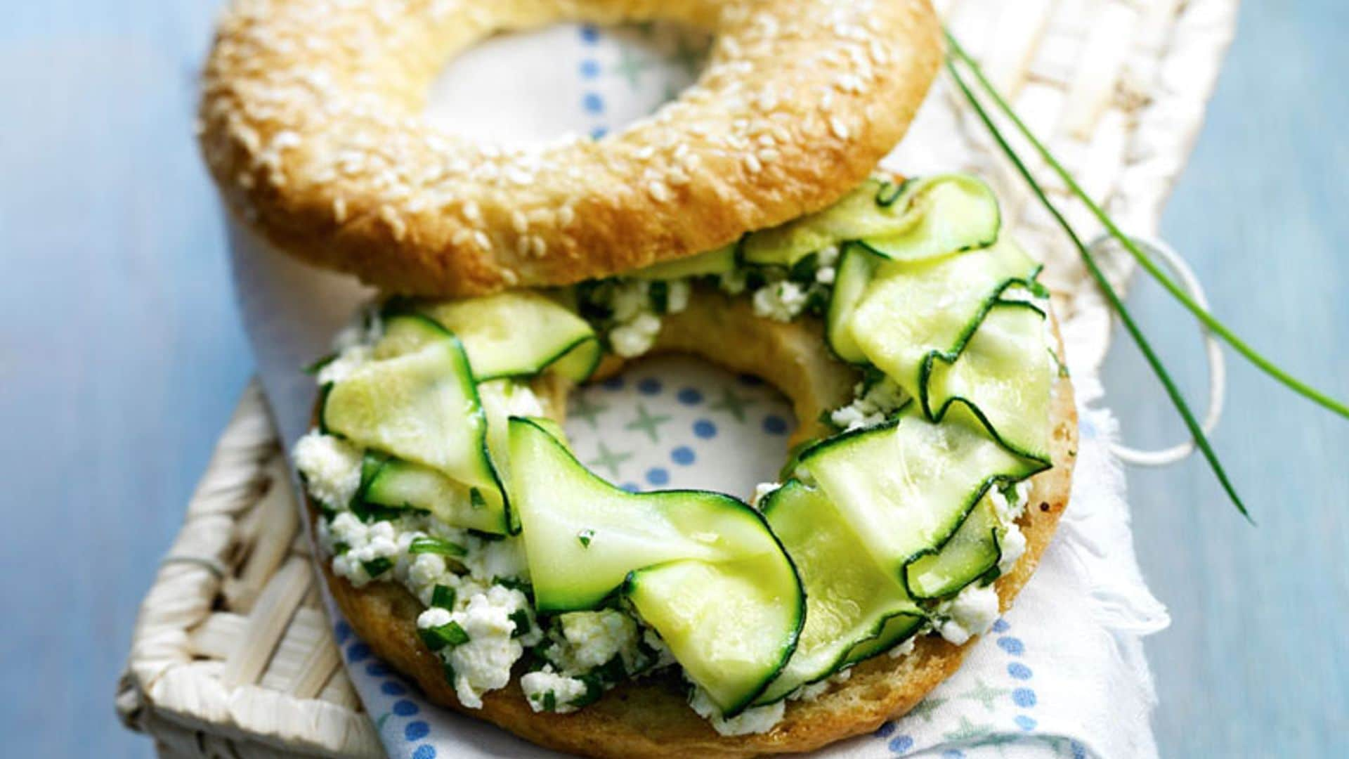 'Bagel' con queso y calabacín