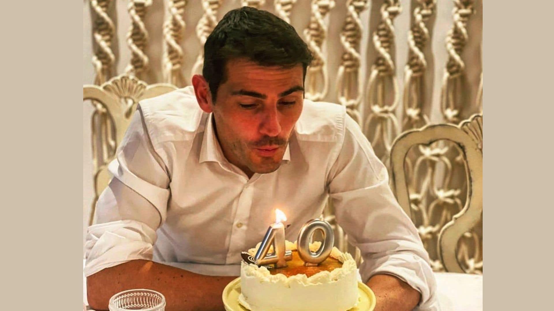 Iker Casillas sopla las velas en familia, con Sara Carbonero y sus dos hijos, Martín y Lucas