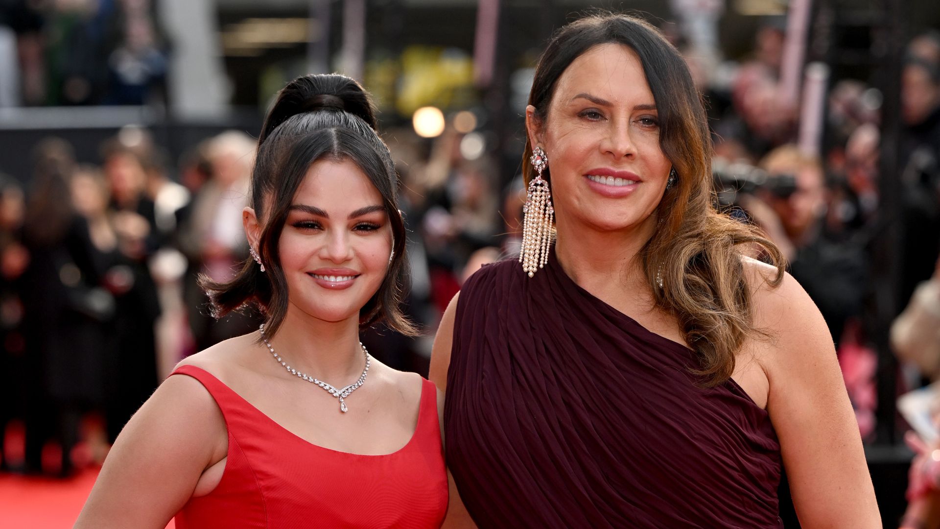 Karla Sofía Gascón defiende a Selena Gomez de las críticas de Eugenio Derbez