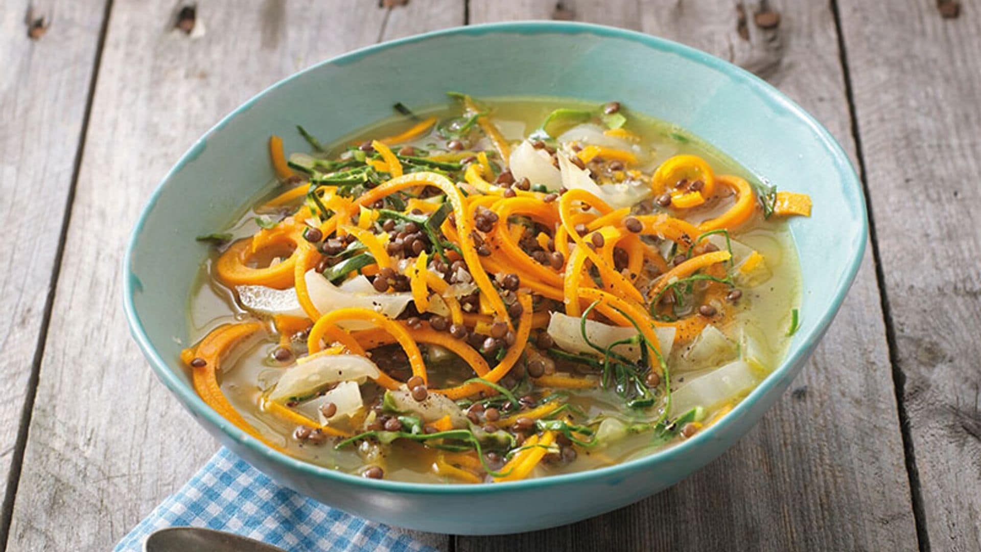 Sopa de calabaza con jengibre, lentejas y acelgas