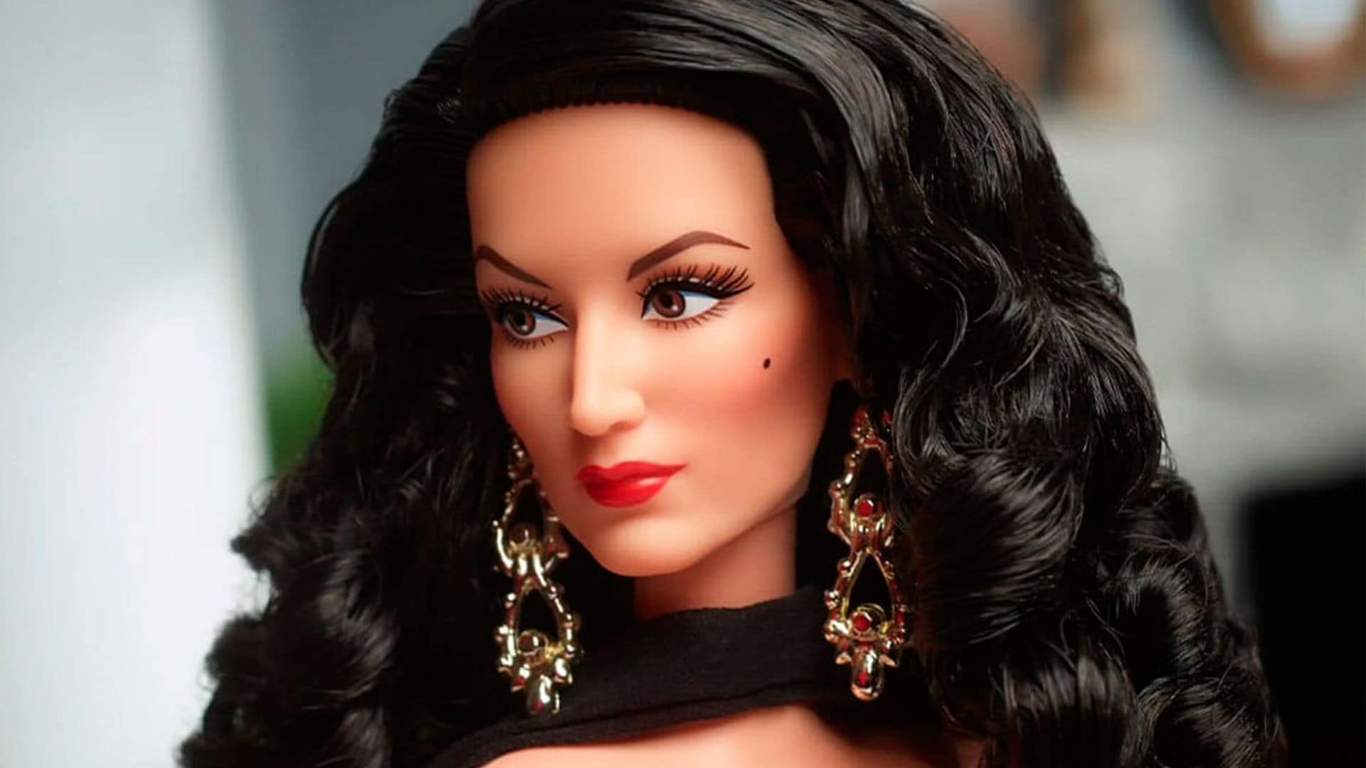 Todos los detalles de la Barbie de María Félix