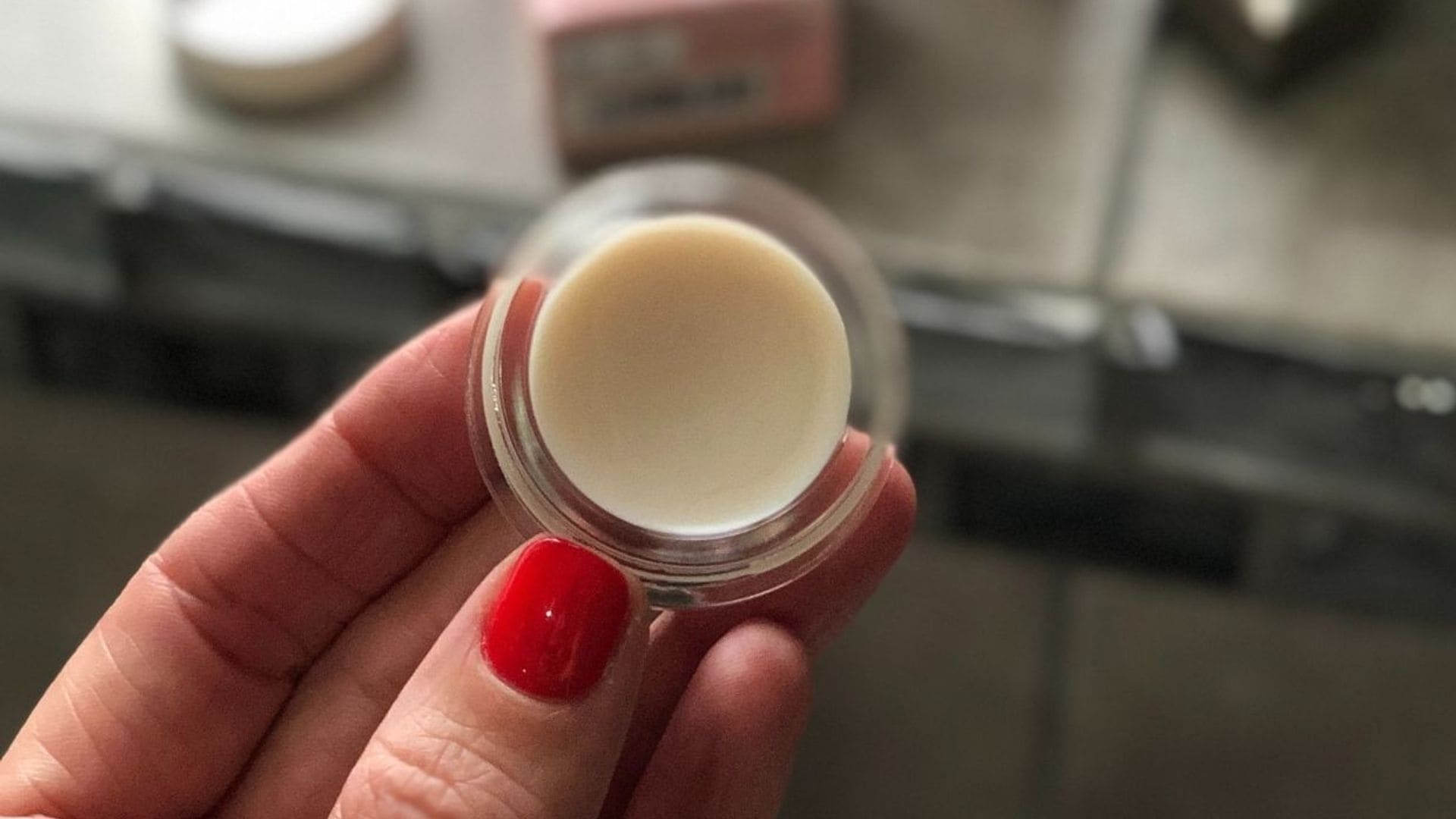 El truco de belleza viral más práctico: cómo crear tu propio bálsamo labial natural