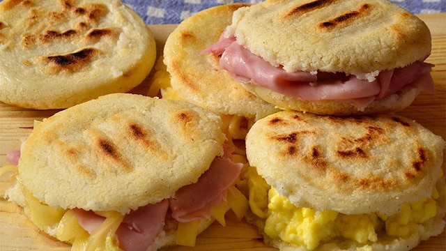 arepas jamon adobe