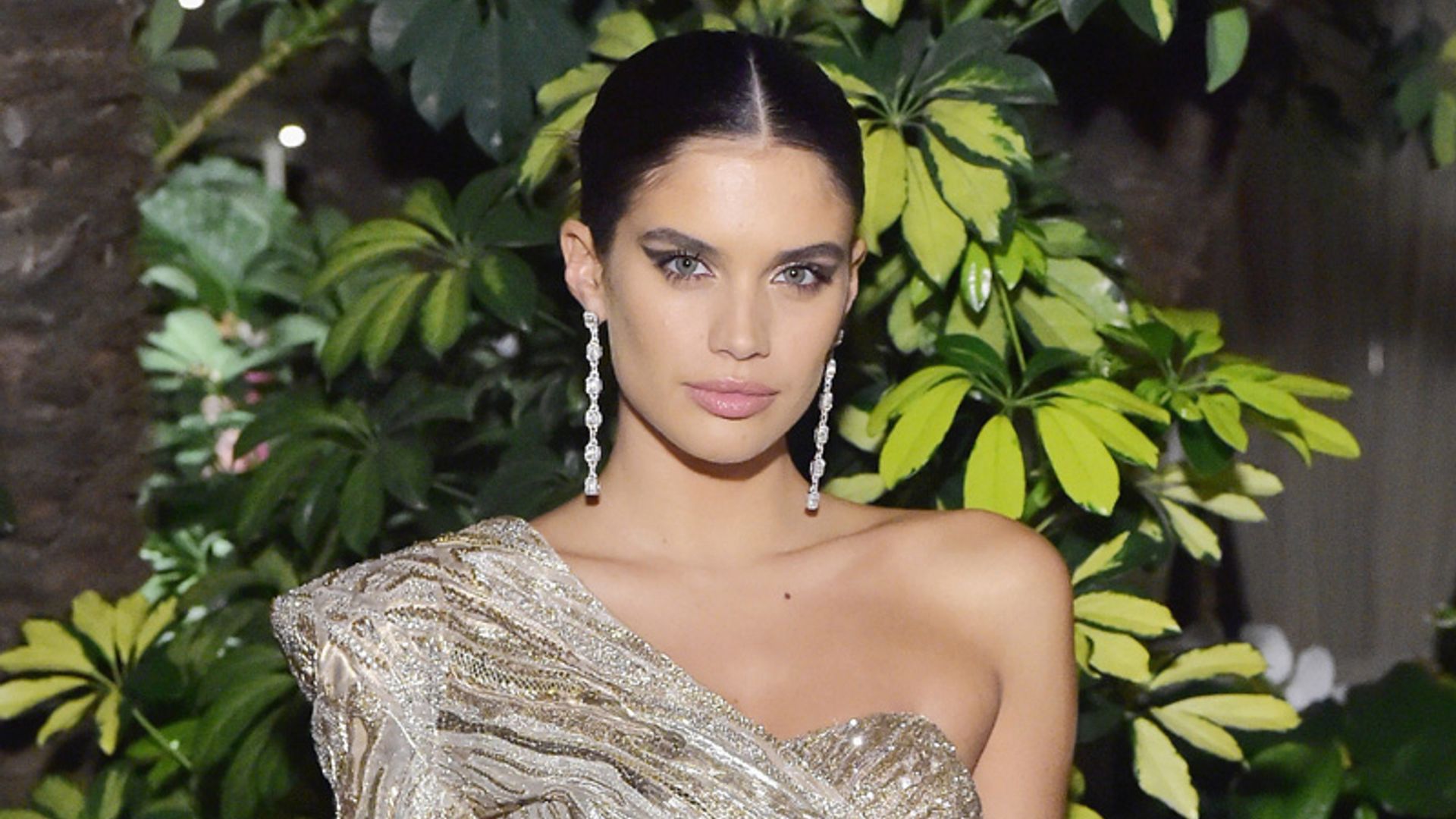 Sara Sampaio hará que rompas la norma de muchos maquilladores