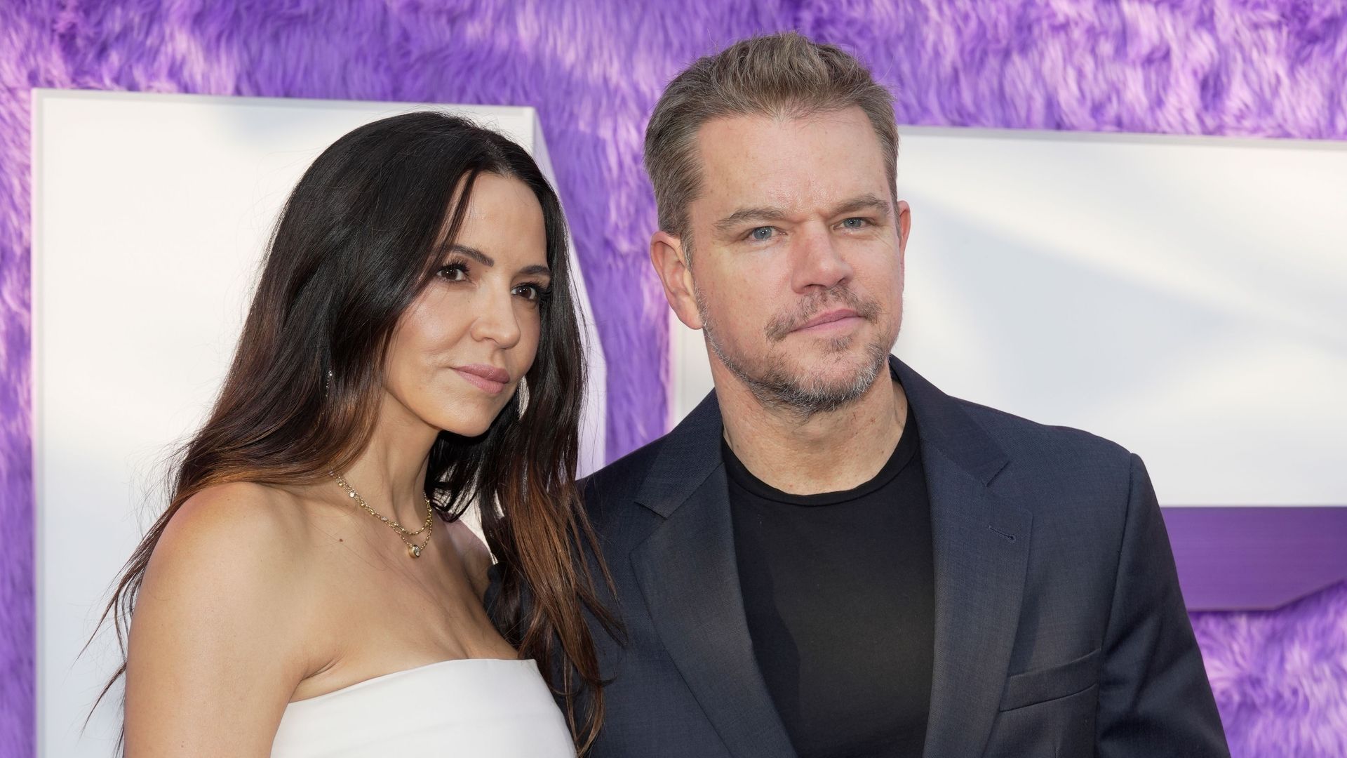 Matt Damon y su mujer, Luciana Barroso, evacuados de una playa de Mikonos por amenaza de bomba