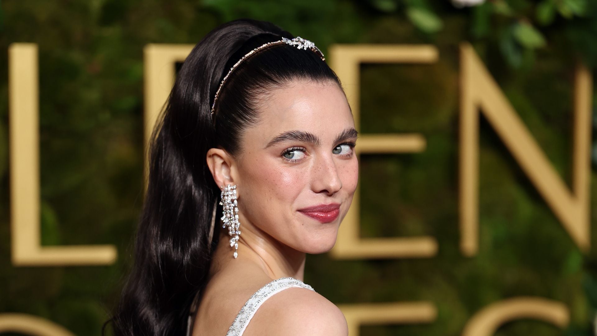 Por qué Margaret Qualley necesitó un año para deshacerse del acné tras rodar 'La Sustancia'