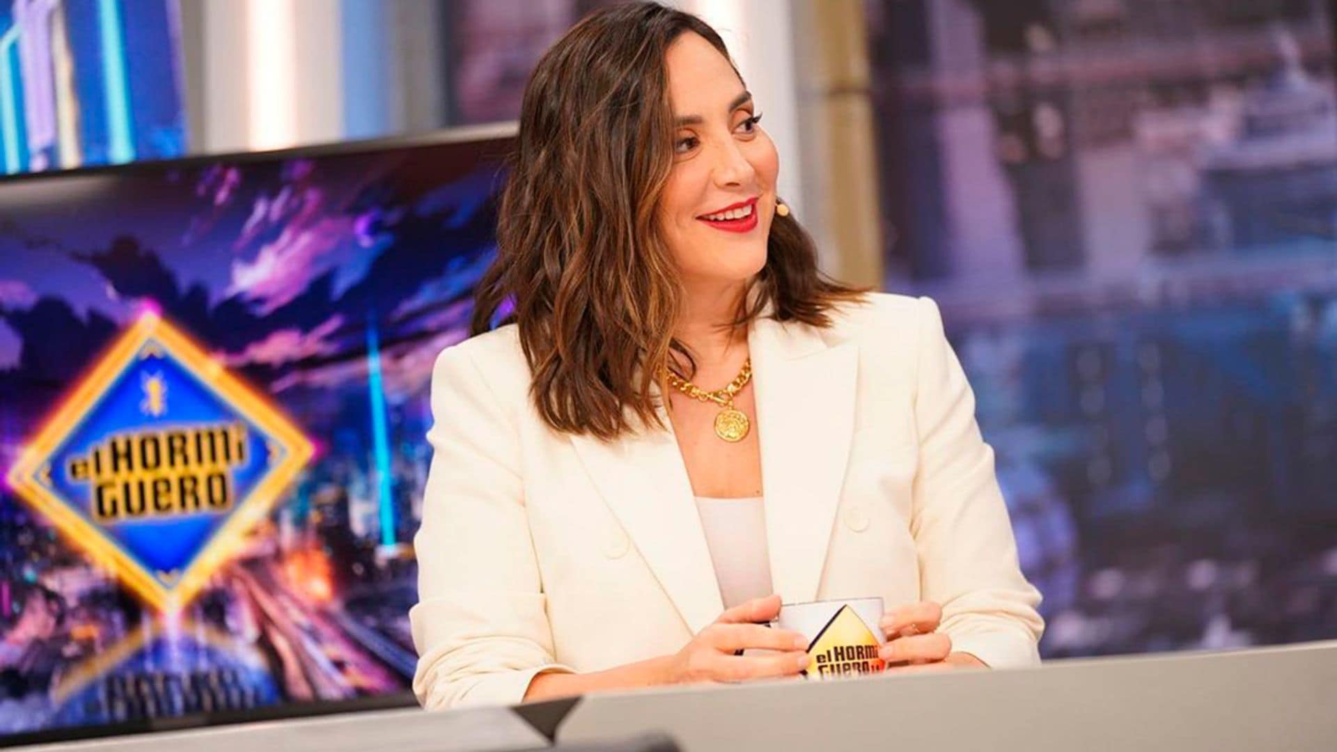 Tamara Falcó demuestra como una camiseta básica es capaz de completar el look más elegante