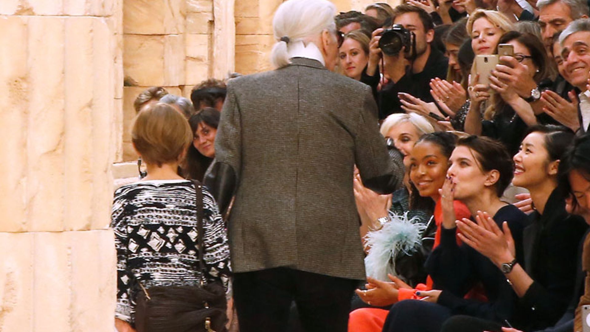 Karl Lagerfeld rediseña su 'front row' con acento español