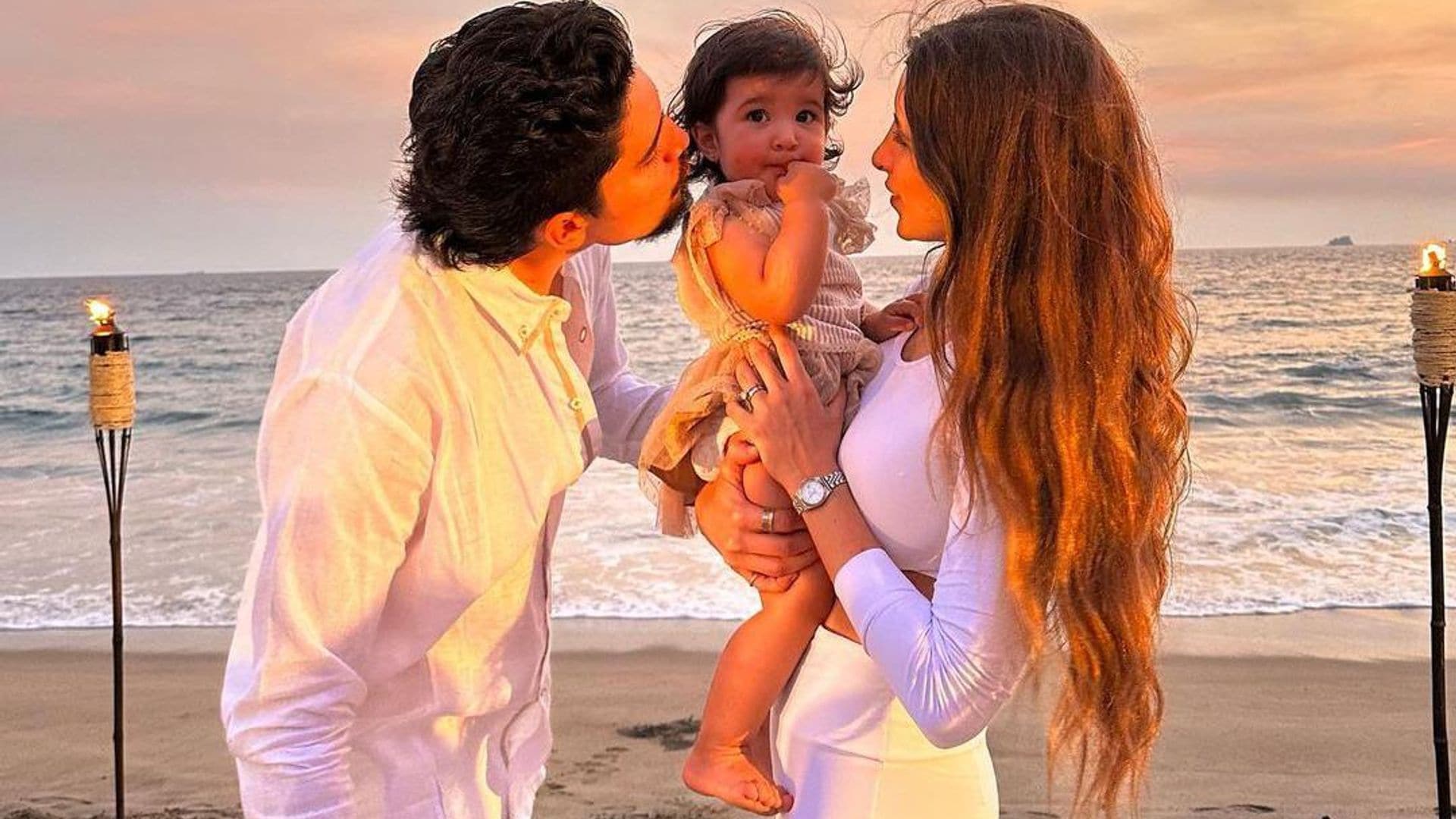 Así fue el tierno debut de Mía, hija de Alex Fernández y Alexia Hernández, sobre los escenarios