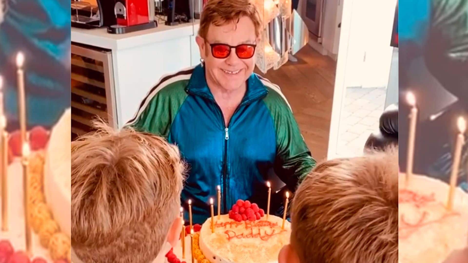 ¡Cómo han crecido! Los hijos de Elton John cantan a su padre por su cumpleaños