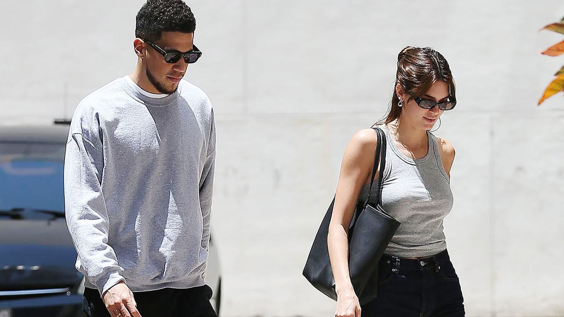 Kendall Jenner y su novio coordinan su estilo como dos enamorados