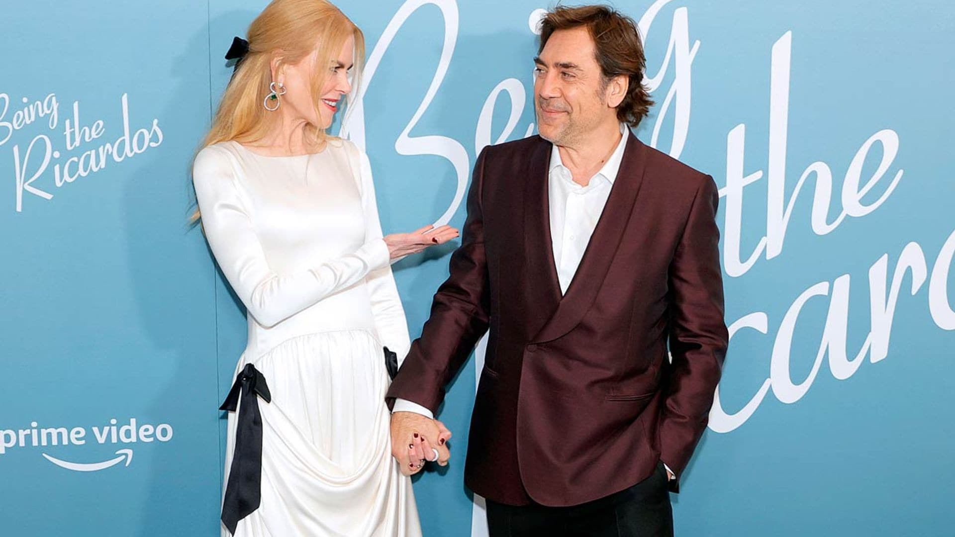 Javier Bardem, de la mano de su esposa en el cine, Nicole Kidman, pero orgullosísimo de la suya en la vida real