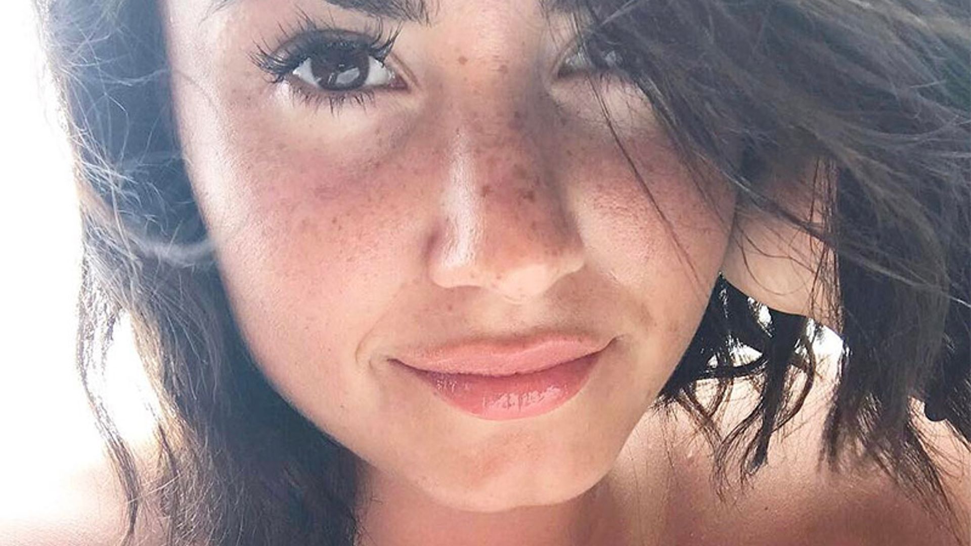 Demi Lovato se adelanta al verano y paraliza la red con su bañador