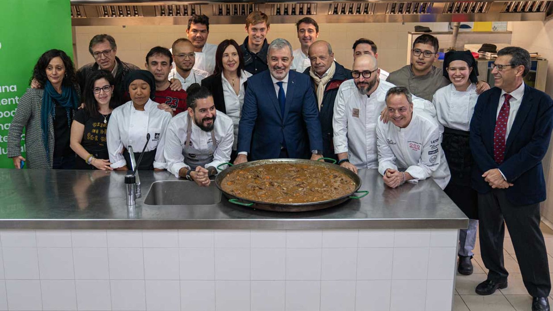 Provacuno y Barcelona reparten 1.500 comidas a personas desfavorecidas con ayuda de chefs Michelin