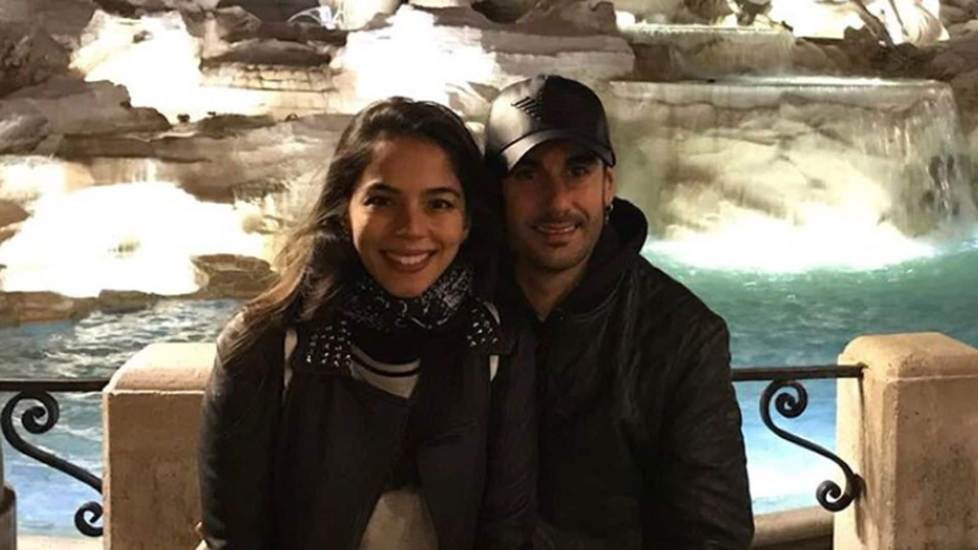 Melendi pide un deseo en la Fontana di Trevi junto a su chica, Julia Nakamatsu