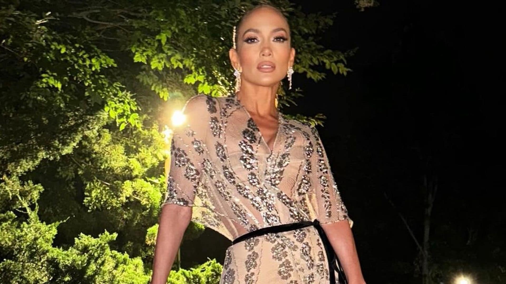 Jennifer Lopez lució guapísima en un diseño de Dior.