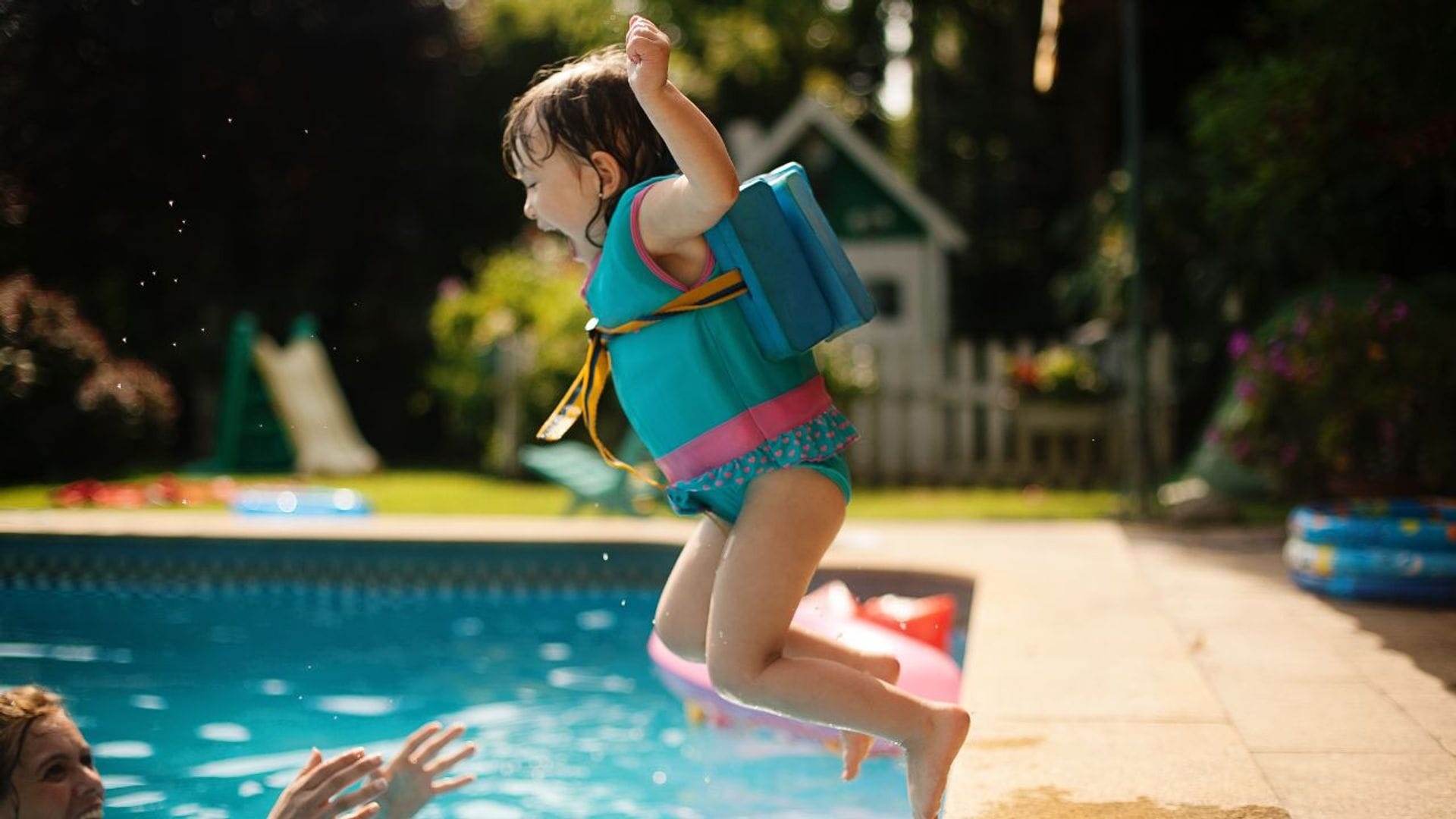 ¿Preparando a tus hijos para la piscina? Necesitas un chaleco salvavidas como estos