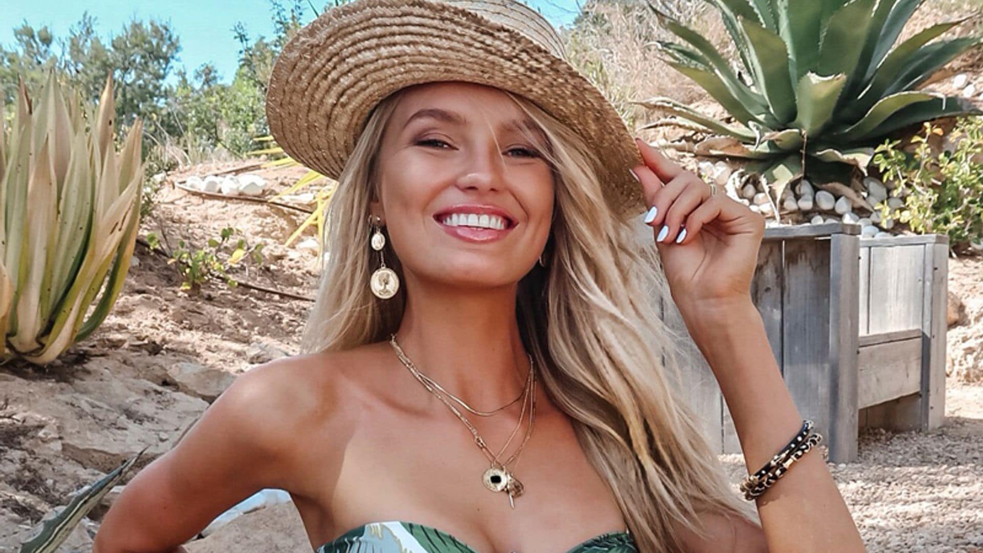 De Isabel Preysler a Romee Strijd: 10 bikinis tropicales para tu última escapada del verano