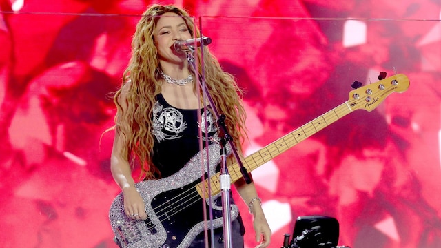 shakira live at tsx in times square new york city