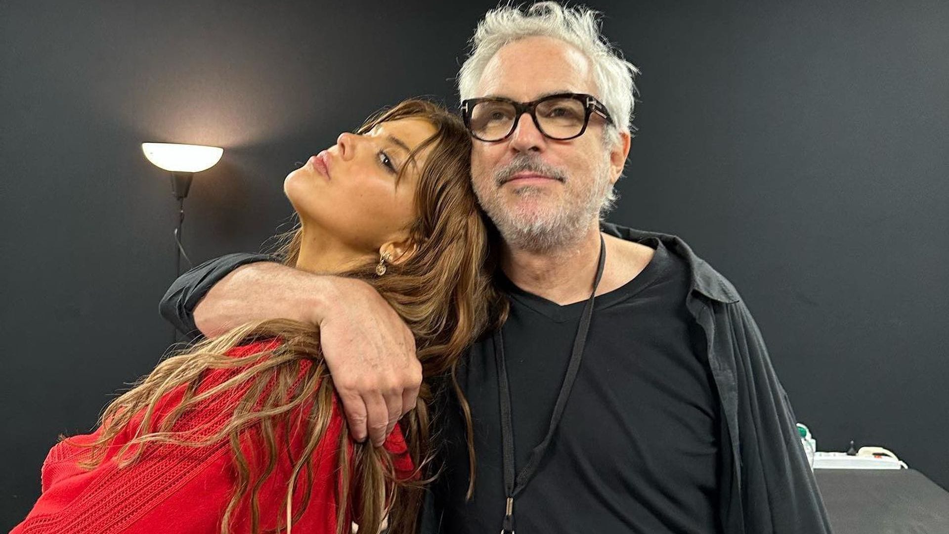 Orgulloso, Alfonso Cuarón celebra el éxito de su hija Tess Bu en su primer concierto